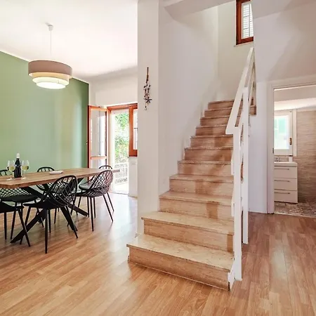 Вилла Domus Rosae